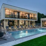 Avis By Istrialux Villa *