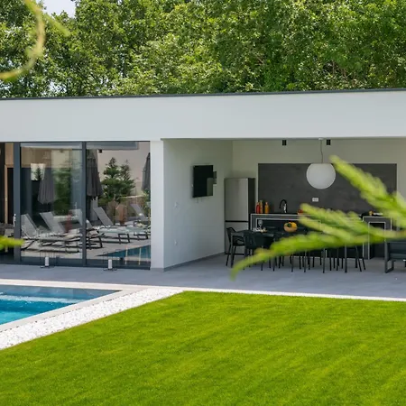 Avis By Istrialux Villa *