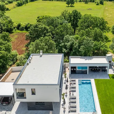 Avis By Istrialux * Modrušani