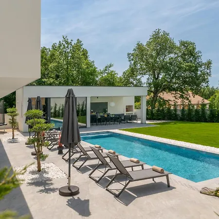 Avis By Istrialux Vila